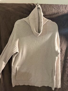 Cozy Ribbed Hooded Sweater in Light Taupe